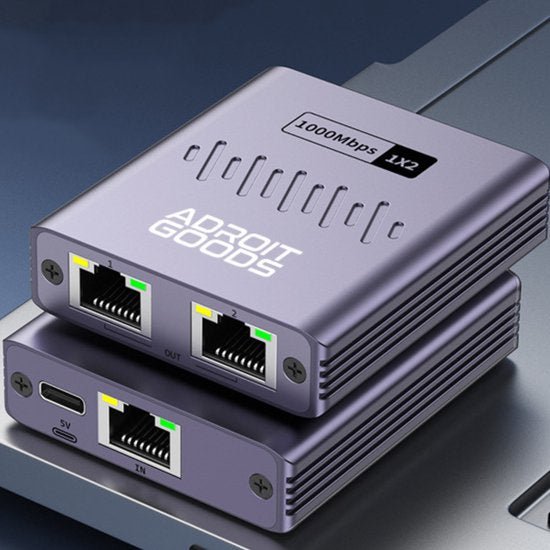 Compact netwerkadapter met twee Ethernet poorten en metalen behuizing in grijs zilver
