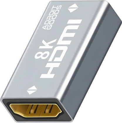 zilvergrijze 8K HDMI-adapter met metalen behuizing en goudkleurige connectoren