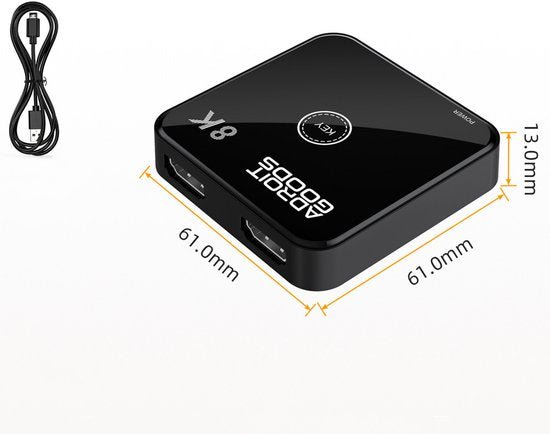 zwarte compacte elektronische adapter met twee poorten en bijpassende USB-kabel naast apparaat