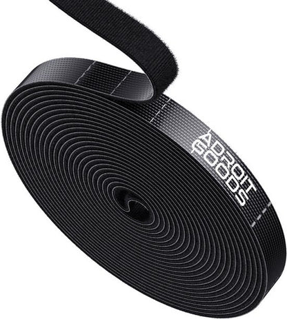 Zwarte opgerolde klittenbandband met merktekst Adroit Goods en haaklusdetail zichtbaar