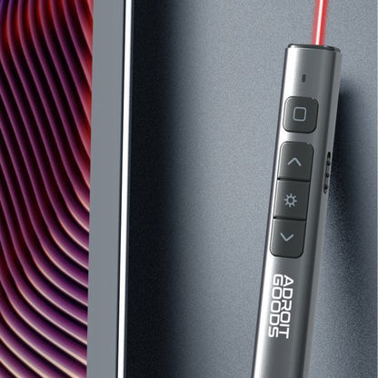 grijze laserpointer met knoppen en rood licht van AdroitGoods tegen donkere achtergrond