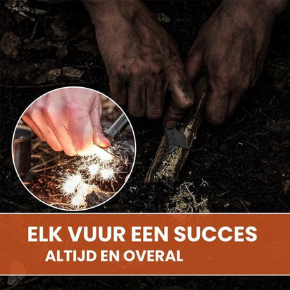 Twee handen maken vuur met een stuk hout en vuursteen in donkere bosomgeving
