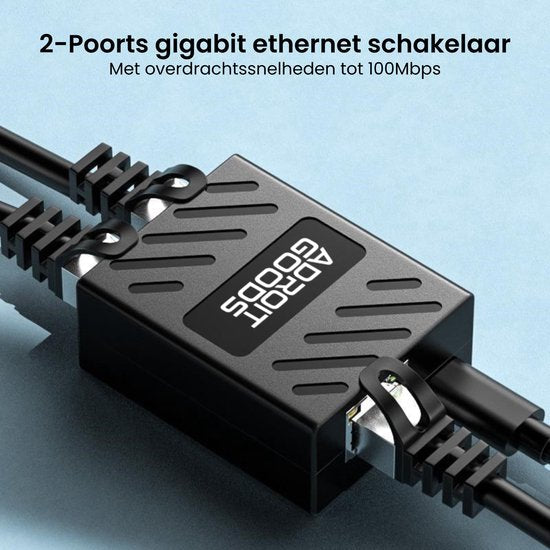 zwarte 2-poorts ethernet schakelaar met aangesloten kabels en AdroitGoods branding