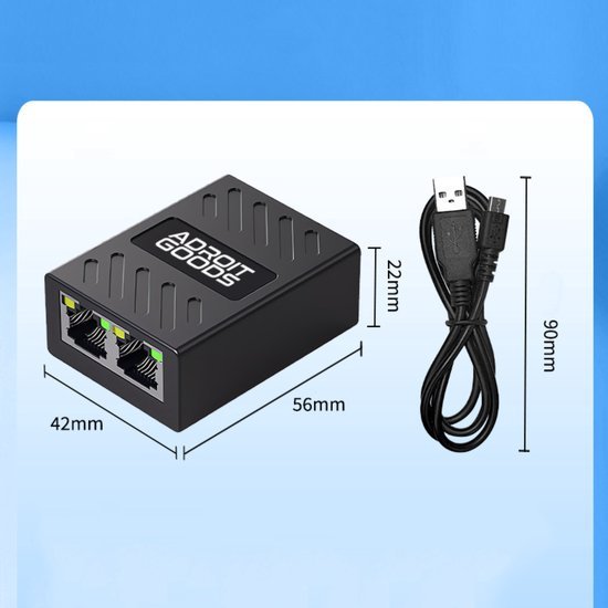 Zwarte netwerkadapter met twee poorten en bijbehorende USB-kabel op blauwe achtergrond.