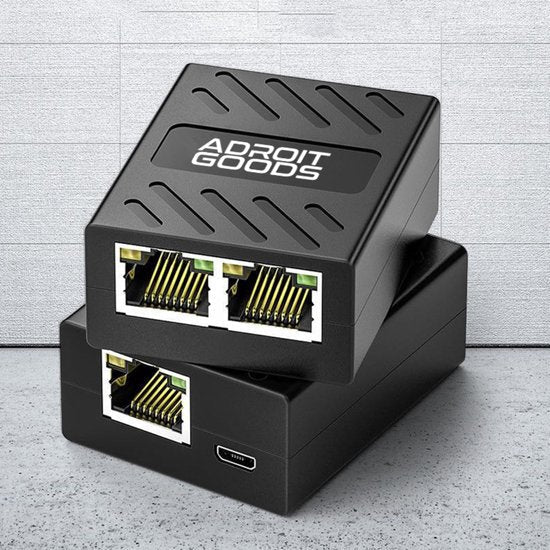 zwarte netwerkkoppelingen met meerdere poorten en AdroitGoods logo op grijze achtergrond