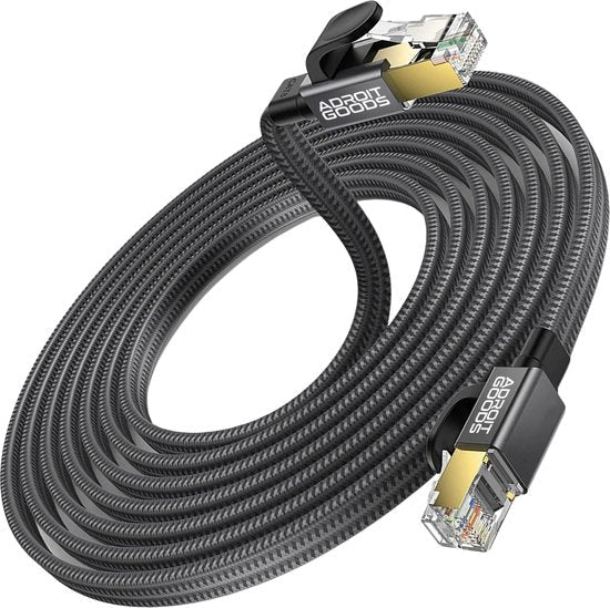 Zwart gevlochten netwerkkabel met goudkleurige connectoren en AdroitGoods logo zichtbaar