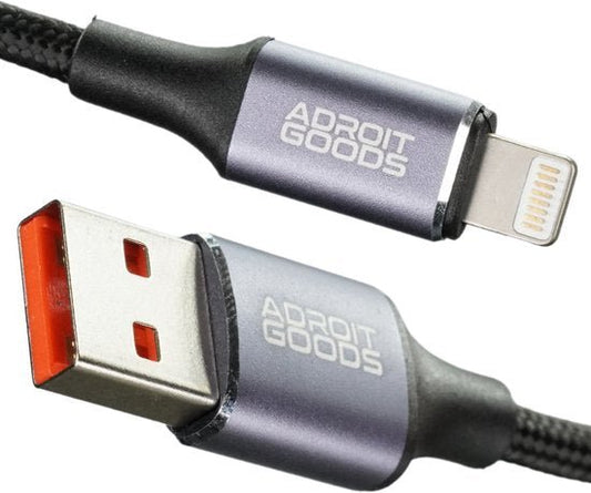 close-up van AdroitGoods gevlochten oplaadkabel met USB en lightning connector in grijs