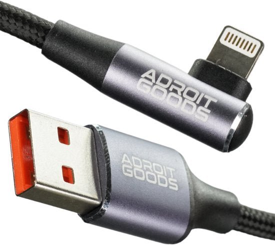 Draadloze zwarte opladerkabel met USB- en lightning-connectoren en AdroitGoods-logo's