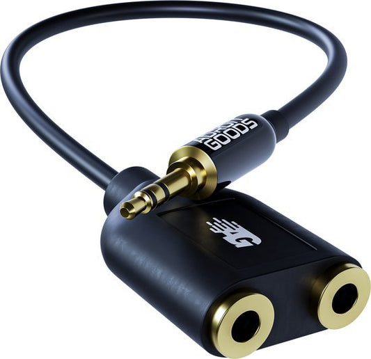 zwart audiokabel met gouden 3,5 mm male naar dubbele female connectoren en AdroitGoods logo