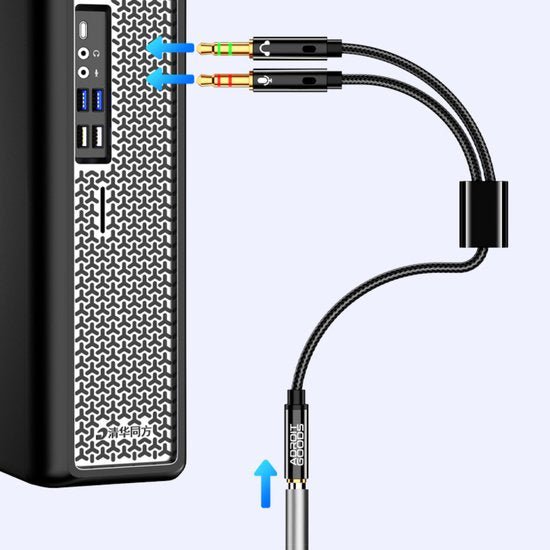 Zwart gevlochten audioverloopkabel die twee 3,5 mm stekkers verbindt met een enkele kabelinput.