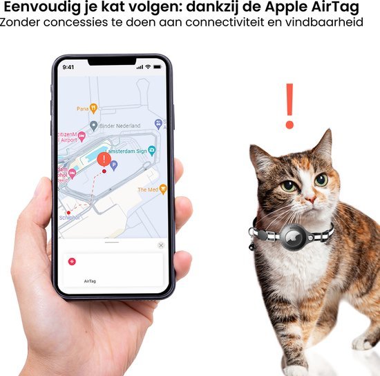 Hand houdt smartphone met kaart en een kat met een tracker aan de halsband naast een uitroepteken.