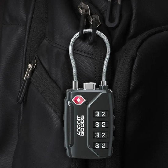 Zwart cijferslot met kabel hangt aan ritssluiting van zwarte rugzak, professioneel ontwerp