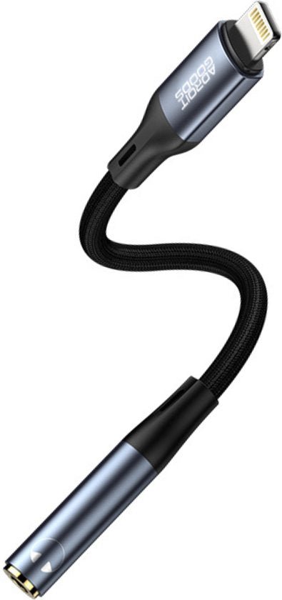 korte zwarte audiokabel met metalen connectoren en gevlochten ontwerp