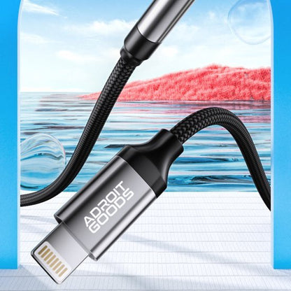 Duurzame zwarte oplaadkabel met gevlochten ontwerp en Adroit Goods logo zichtbaar