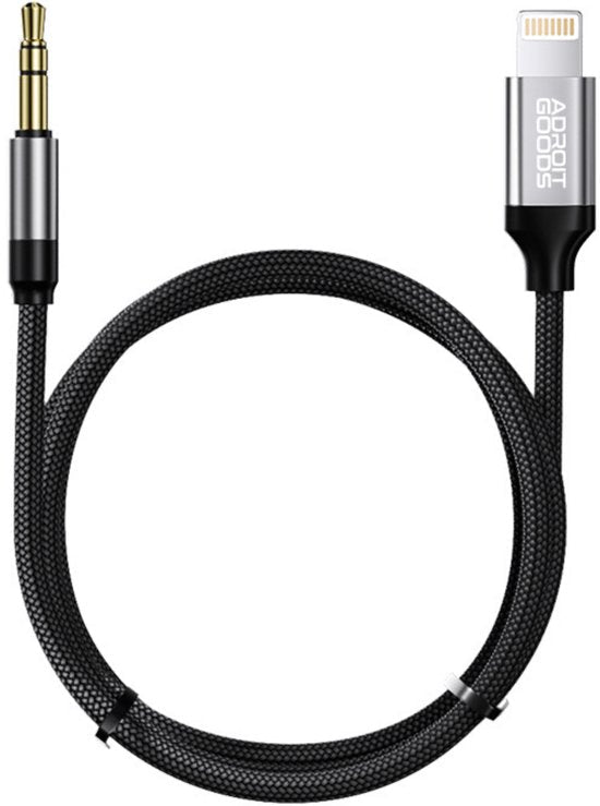 zwarte gevlochten audiokabel met 3,5 mm jack en lightning connector AdroitGoods branding