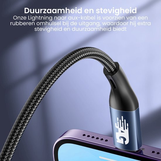 Close-up van een duurzaam, stevig geweven Lightning naar aux-kabel met rubberen omhulsel.