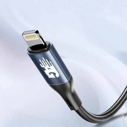 Blauwe oplaadkabel met gevlochten nylon en een metalen connector met logo detail