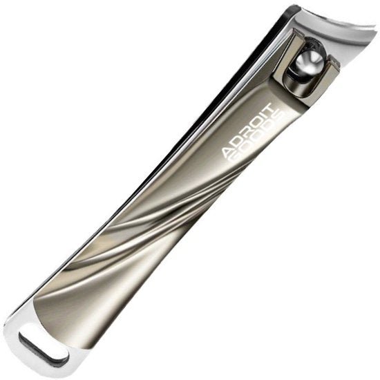 Rvs nagelknipper met strak, modern design en merknaam Adroit Goods zichtbaar op handvat
