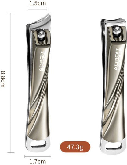 metalen nagelknipper met golvend ontwerp en afmetingen zichtbaar in close-upfoto