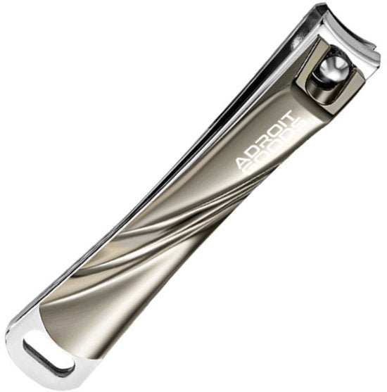 gladde metalen nagelknipper met ergonomisch design en AdroitGoods logo zichtbaar