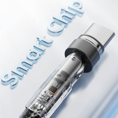 USB-C kabelconnector met transparante behuizing die interne chip en technologie toont