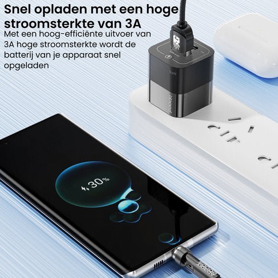 Smartphone wordt snel opgeladen met een zwarte oplader aangesloten op een stroomstekker.