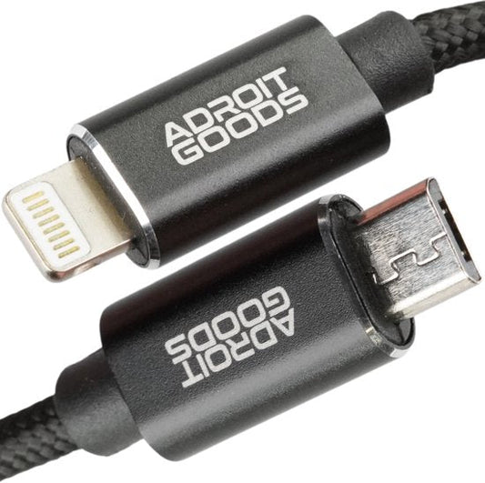 close-up van zwart gevlochten oplaadkabel met lightning- en micro-usb-aansluitingen