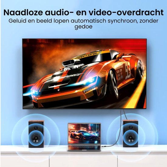 Een oranje raceauto op een scherm met laptop en speakers voor draadloze audio en video synchronisatie.