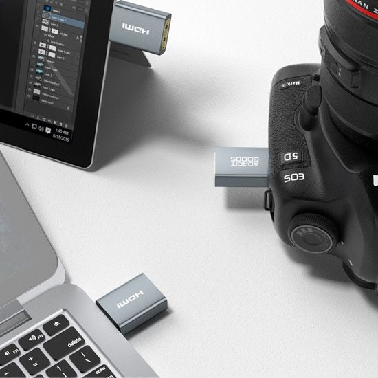 AdroitGoods HDMI-adapters aangesloten op laptop, tablet en digitale camera in professionele setting