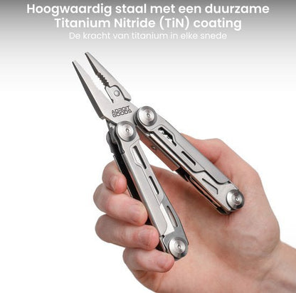 Hand die een multifunctionele tang van hoogwaardig staal met titanium coating vasthoudt.