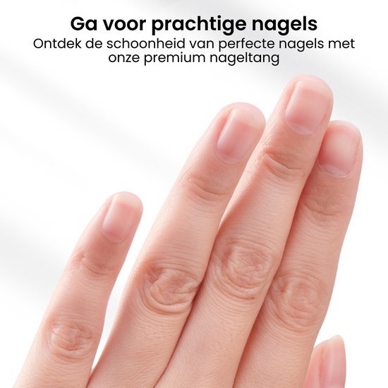 Close-up van een hand met verzorgde, natuurlijke nagels en een lichte huidtoon.