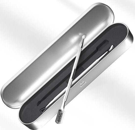 Zilverkleurige metalen opbergdoos met twee verschillende precisiemeetinstrumenten erin geplaatst.