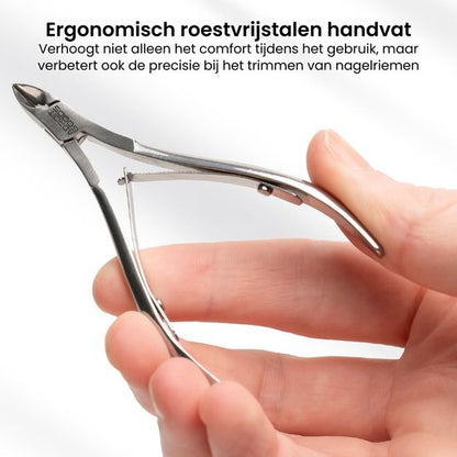 Hand die ergonomische roestvrijstalen nagelriemknipper vasthoudt met precisie en comfort.