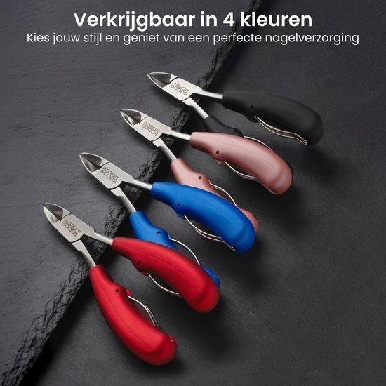 Vier nagelknippers in zwart, roze, blauw en rood op een donkere achtergrond gelegd.
