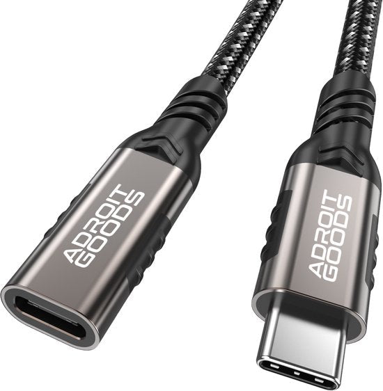 zwarte gevlochten oplaadkabel met metalen USB-C connectoren en Adroit Goods branding