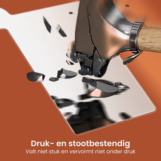 Hamer slaat op spiegelende plaat zonder dat deze breekt of vervormt onder druk