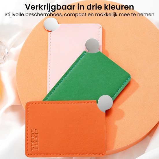 Drie stijlvolle compacte beschermhoezen in roze, groen en oranje op ronde ondergrond