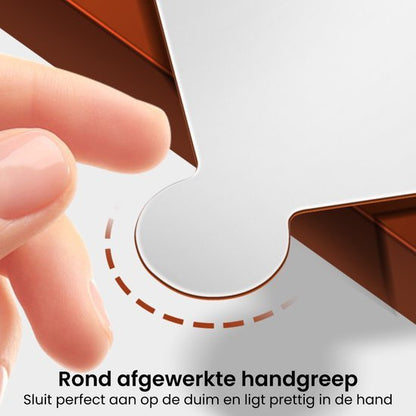 Hand die ronde, glad afgewerkte handgreep vaspakt aan wit oppervlak voor comfort