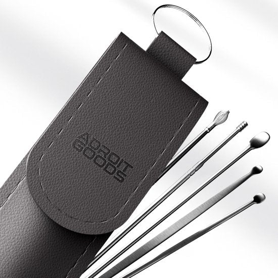 zwarte leren etui met metalen oorreinigers in verschillende vormen van AdroitGoods