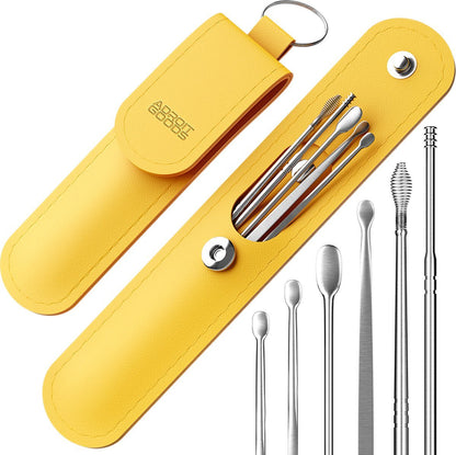 gele draagbare etui met metalen oorreinigers en extra oorhygiënetools netjes gerangschikt