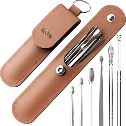 Set van meerdere metalen reinigingshulpmiddelen in een lichtbruine draaghoes van leerachtig materiaal