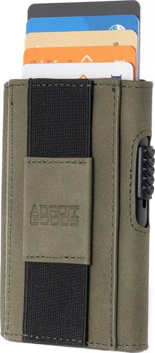 compact portemonnee met elastische band en meerdere kaarten in groen microfiber materiaal