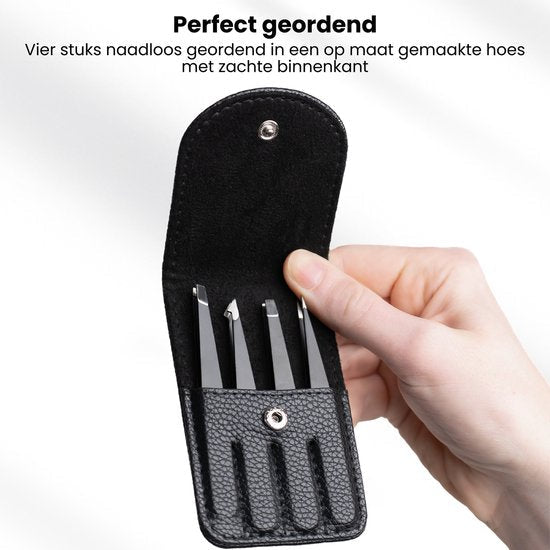 Hand die zwart op maat gemaakte hoes met vier naadloze metalen pincetten vasthoudt