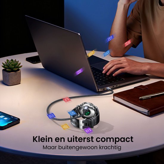 Compact horloge op bureau naast laptop en notitieboek, omgeven door kleurige pictogrammen