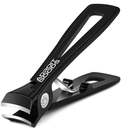 zwarte nagelknipper met een ergonomisch ontwerp en uitsparing in het handvat