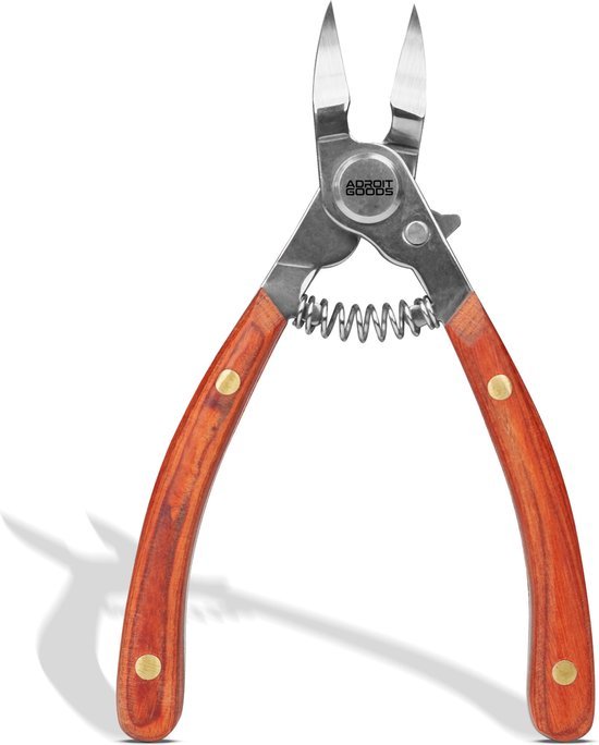 Scherpe snoeischaar met houten handgrepen en metalen veer voor precisiewerk