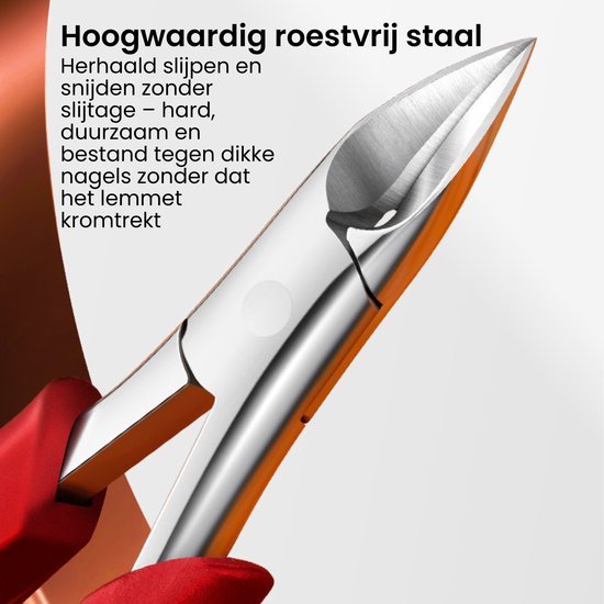Close-up van een scherp, duurzaam roestvrijstalen snijgereedschap met rood handvat.