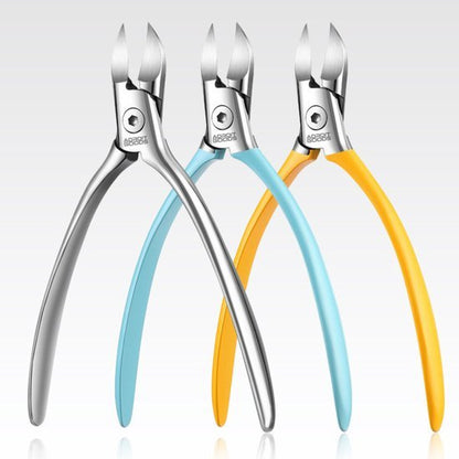 Drie nagelknippers met metalen koppen en handgrepen in blauw, oranje en zilver.