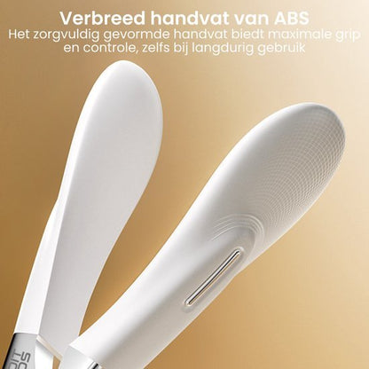 Close-up van een wit, ergonomisch gevormd handvat met een textuur voor extra grip en controle
