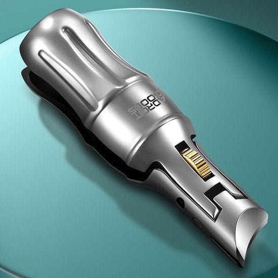 glanzende zilverkleurige metalen clip met verstelbare gouden schroefknop